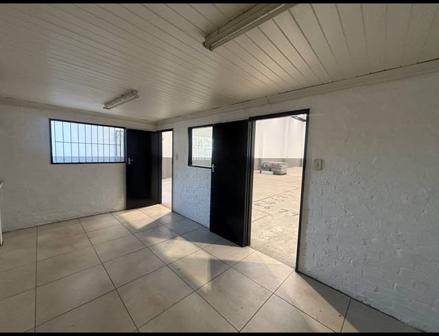 1,972M² WAREHOUSE TO LET IN BEACONVALE